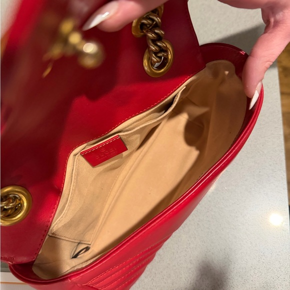 Gucci Marmont Red Shoulder Bag - Picture 16 of 16